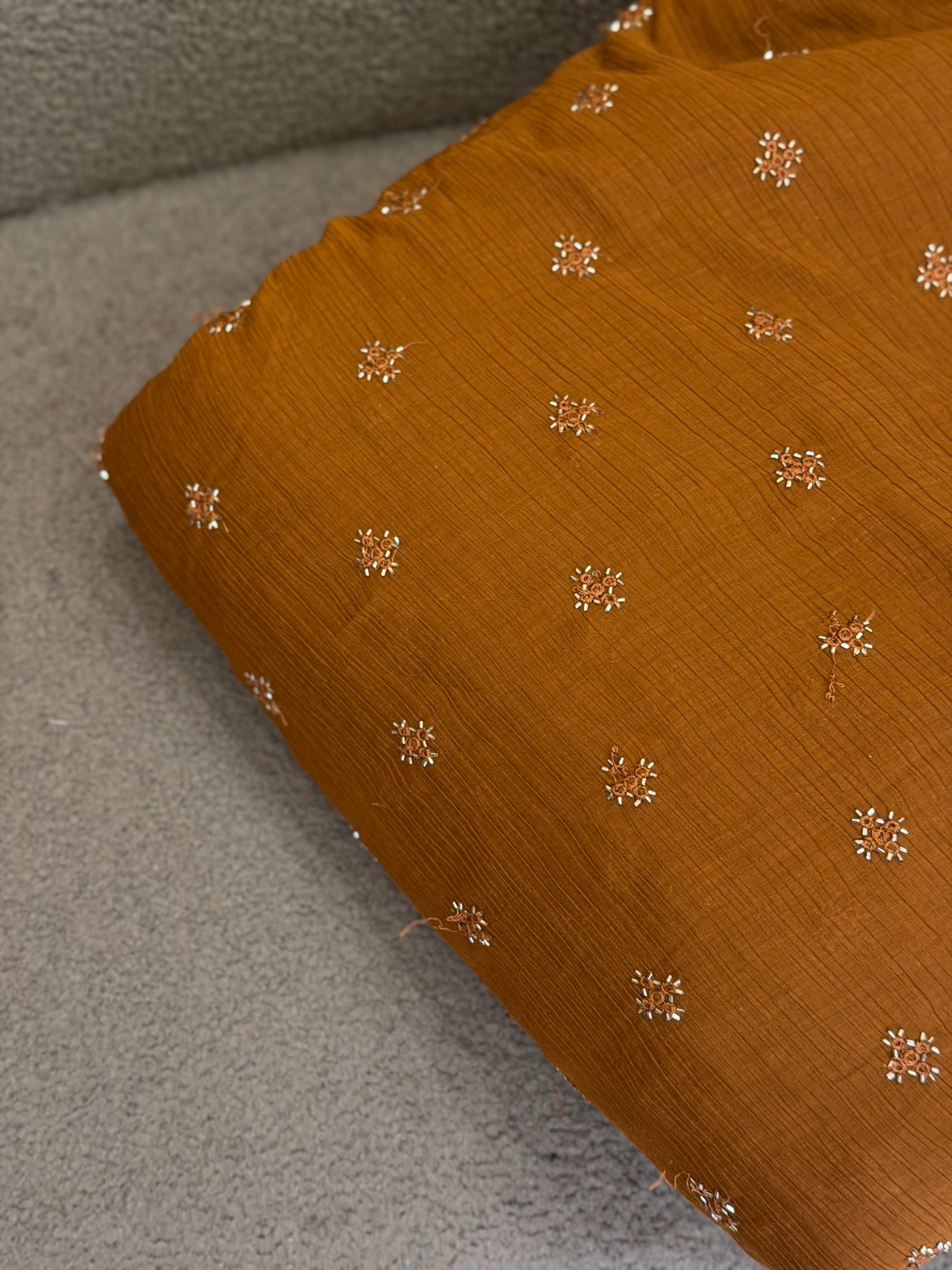 HANDWORKED MUL CRUSHED RUNNING MATERIAL - ZIGN-08